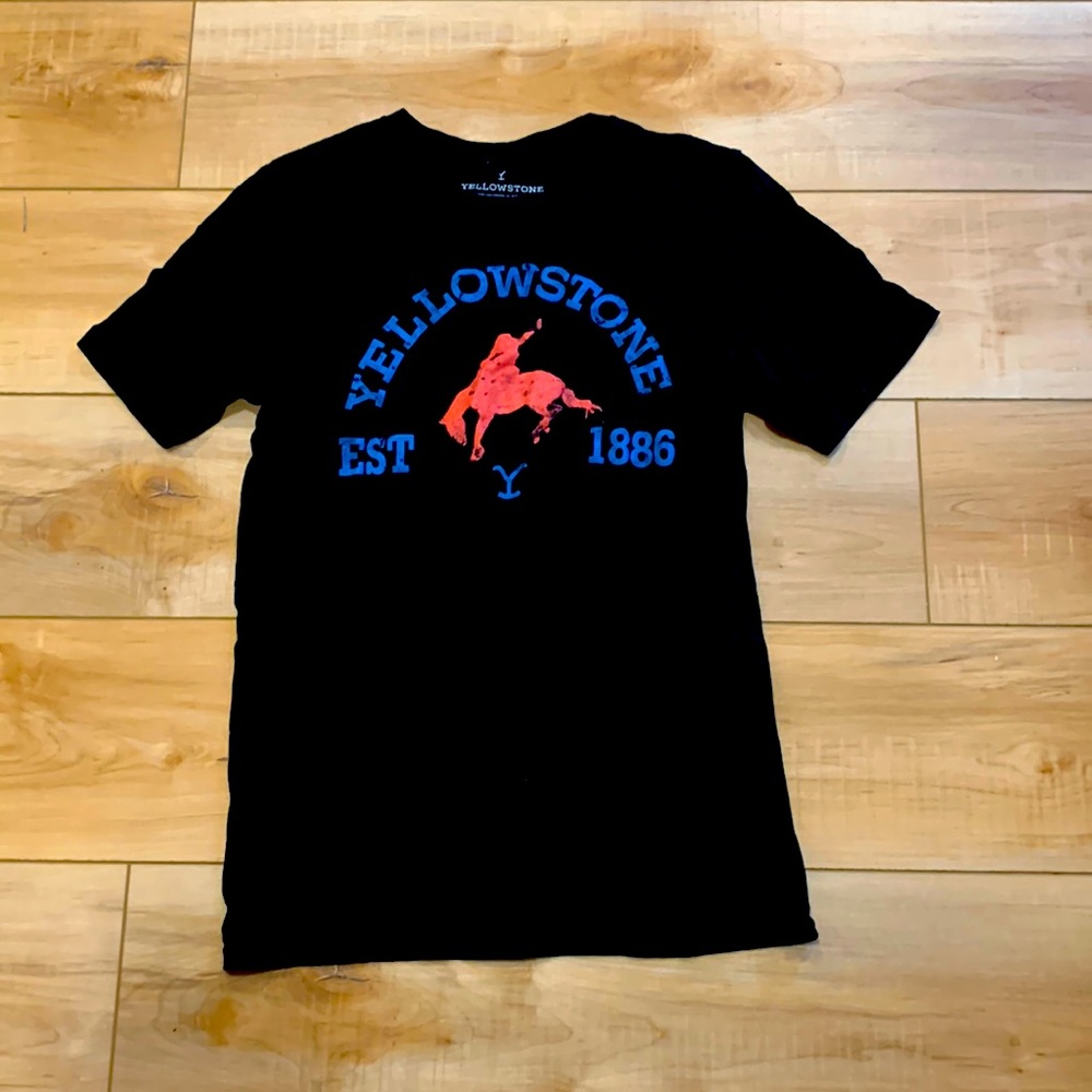 NWOT Yellowstone Tshirt